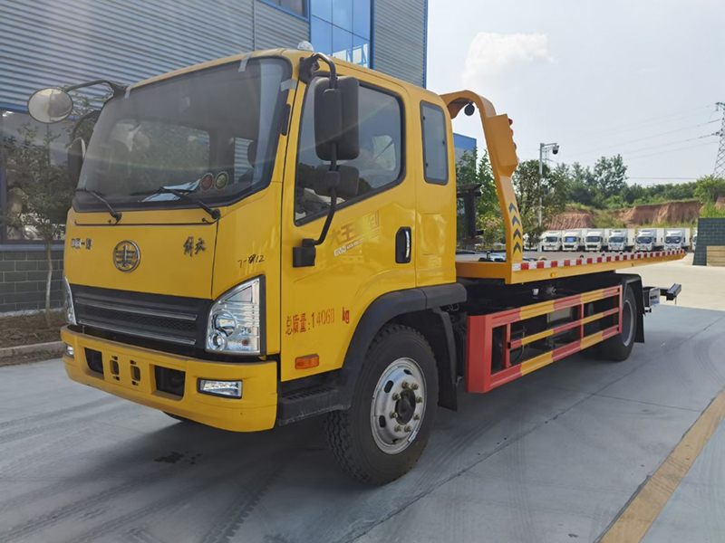 國(guó)六解放大王駕到4700軸距清障車